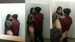 Fsiblog Desi Lovers Caught Having Sex In College Toilet