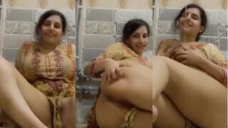 Desi fsiblog girl shows her asshole in the shower